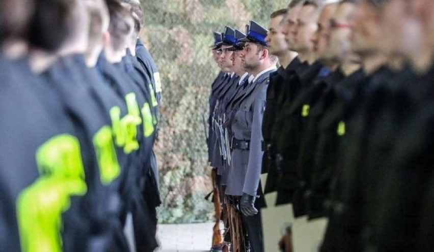 15 tysięcy złotych otrzymuje komendant główny policji.