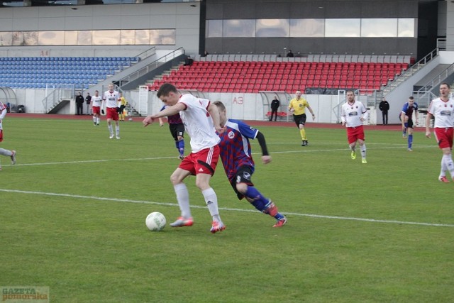 W meczu 15. kolejki 4. ligi kujawsko-pomorskiej przy ulewnym deszczu gospodarz Lider Włocławek przegrał z Wisłą Nowe.

Bramki zdobyli: Wojtczak (6), Olach (43) - Horna (1, 75), Reszke (12), Myścich (58).


