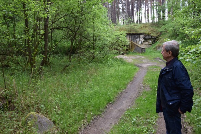 Już z dala przed wjazdem czuje się chłód. Temperatura pod ziemią jest stała - stopni.