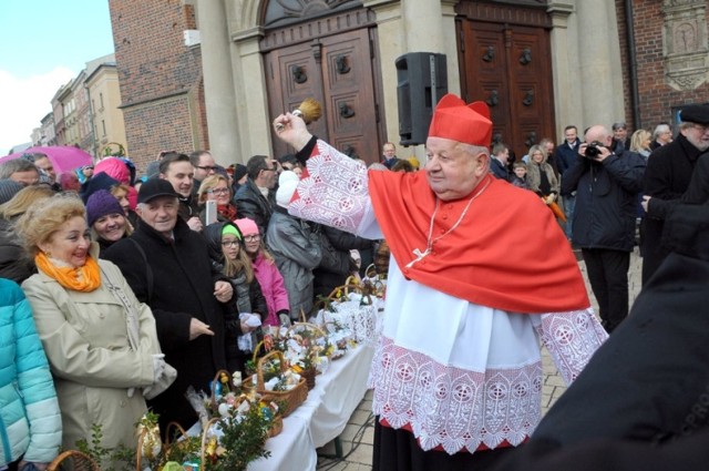 Święcenie pokarmów na Rynku Głównym w Krakowie