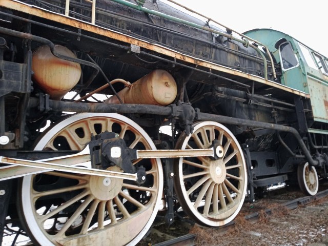 Zabytkowy parowóz przy tarnowskiej lokomotywowni to od 1992 roku pomnik techniki. Tylko nieliczni wiedzą o tym, że takie "cudo" można zobaczyć w Tarnowie