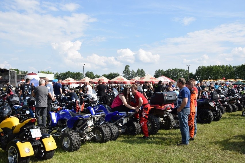 MotoFolk 2019 w Sędziejowicach. Parada motocykli. Kilkaset maszyn z całego regionu [zdjęcia i wideo]