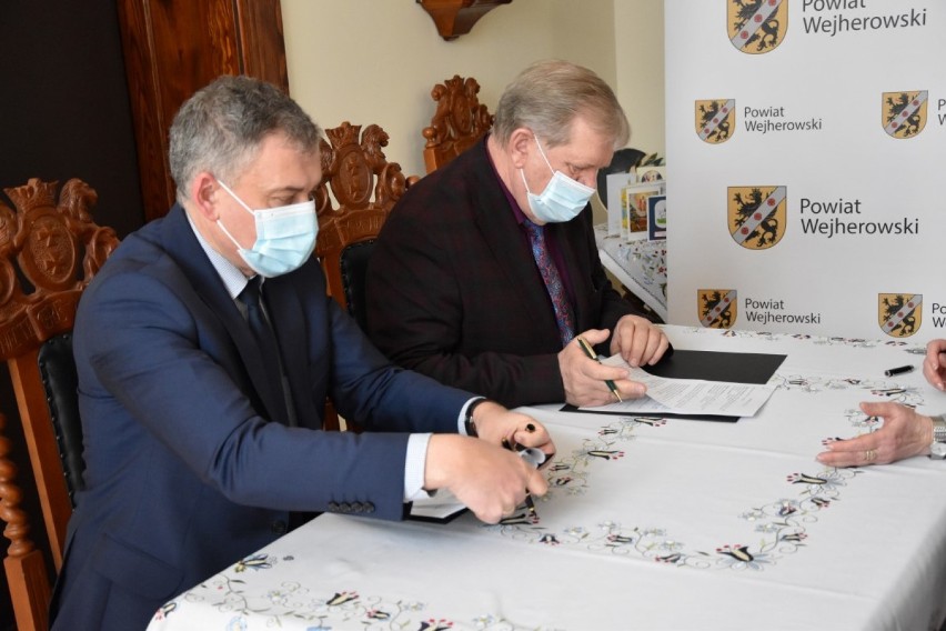 Powiat wejherowski. Podpisano umowę na dotację dla Szpitala Specjalistycznego| ZDJĘCIA