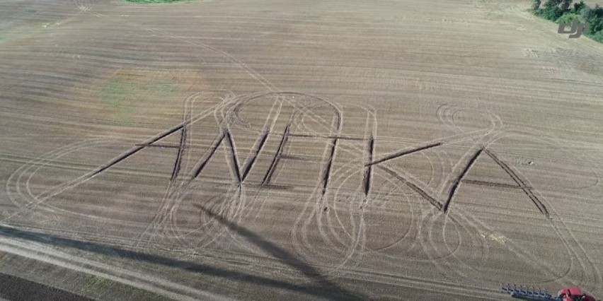 Filmik z drona, na którym widać, jak rolnik spod Gorzowa...