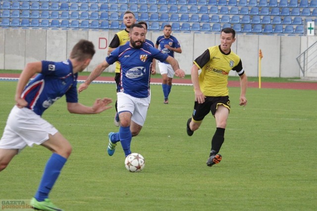 Mecz 2. kolejki 5. ligi kujawsko-pomorskiej w grupie 2. Włocłavia Włocławek - Noteć Łabiszyn zakończył się zwycięstwem gospodarzy 2:1 (1:1). Gole strzelili: Piotr Gląba (42, 69) i Marcin Bizoń (2). Piotr Charzewski nie wykorzystał "jedenastki" dla Włocłavii w 67 minucie.