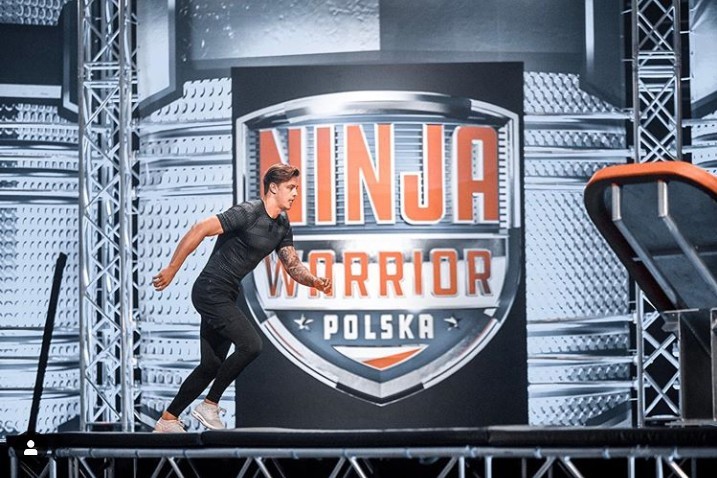 "Ninja Warrior Polska" odcinek 2. Znany aktor i Mister Polski w programie! Kto przeszedł dalej? [CO SIĘ WYDARZYŁO]