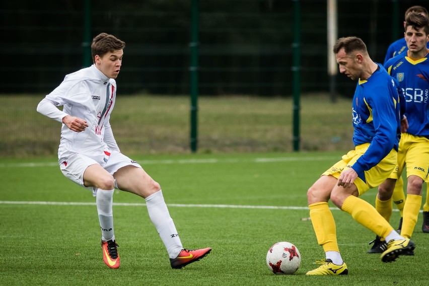 Zdjęcia z meczu BKS Bydgoszcz - Iskra Ciechocin 2:1.