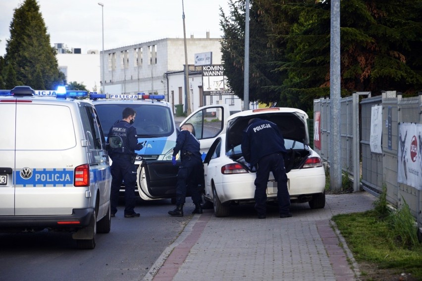 Uciekający kierowca rozbił się o busa