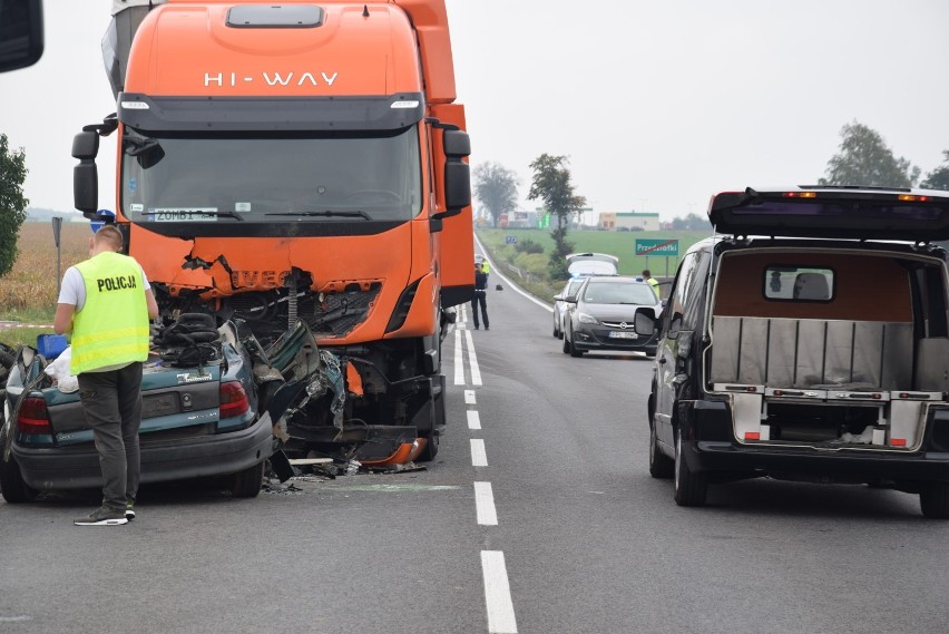 Tragiczny wypadek na drodze krajowej nr 12 między Kaliszem a Pleszewem. Droga na Poznań jest zablokowana