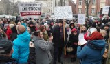 Protest antyszczepionkowców przed izbą lekarską w Łodzi [FILM, ZDJĘCIA]