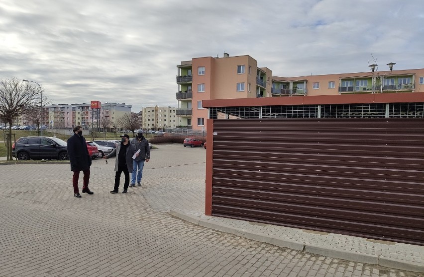 Śmieci w Kaliszu. Na Dobrzecu stanęły pierwsze wiaty dla...