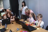 Kurs programowania komputerowego Girls Code Fun uczy dzieci, jak osiągnąć sukces