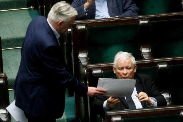 Jarosław Gowin zapowiedział przesunięcie terminu wyborów na późniejszy i zapewnił o zadbaniu o powszechność i tajność wyborów w trybie korespondencyjnym.