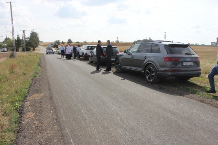 INWESTYCJE: W gminie Żerków poświęcono i uroczyście otwarto cztery odcinki dróg gminnych