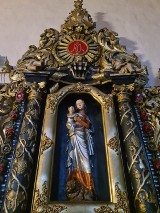 Chrzypsko Wielkie. Odrestaurowane rzeźby św. Stanisława i św. Wojciecha powróciły do kościoła w Chrzypsku Wielkim