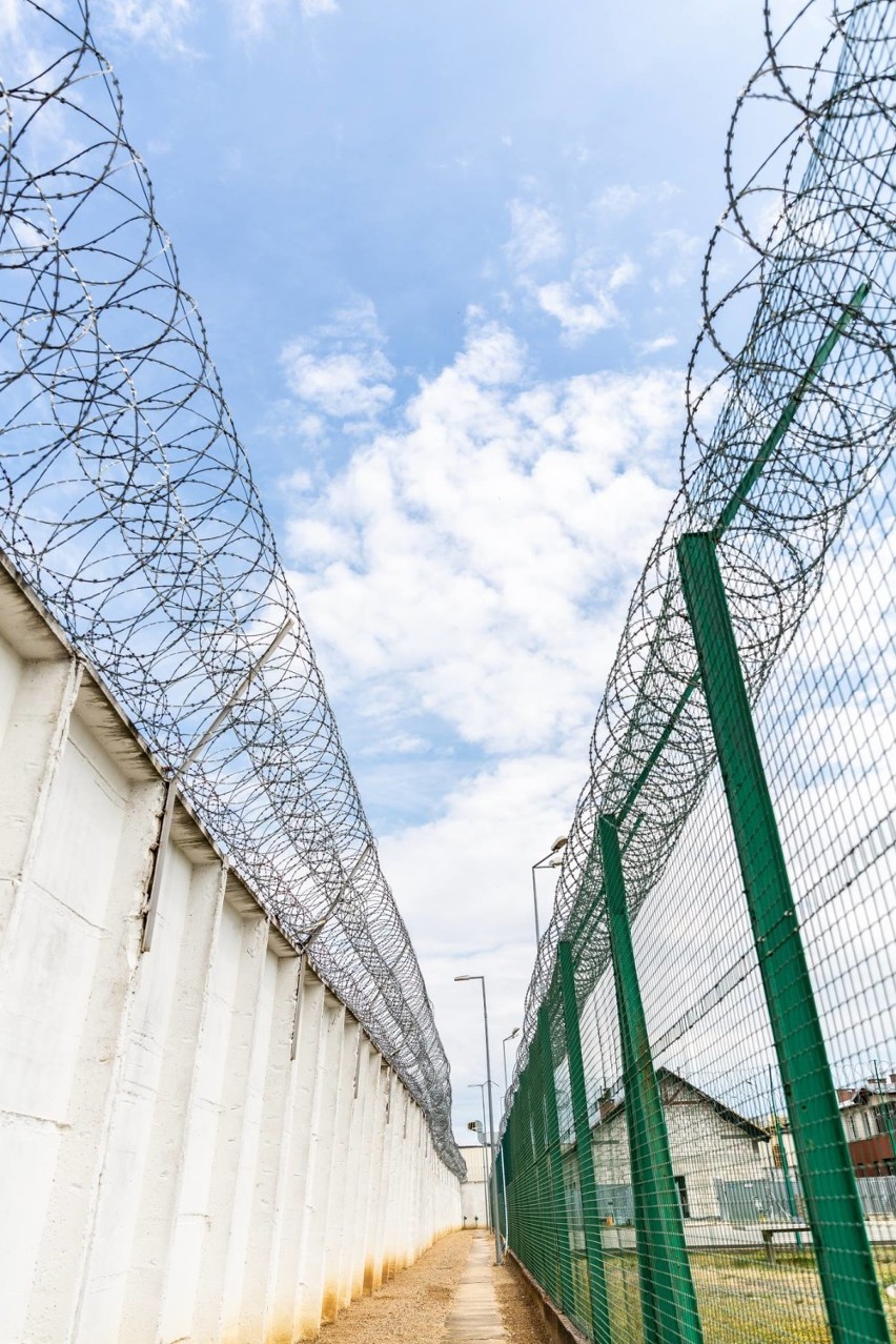 Życie za kratami w Kwidzynie. Co kryją mury kwidzyńskiego więzienia? Tak żyją osadzeni w ZK Kwidzyn