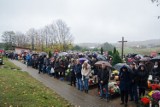 1 Listopada w Leśniewie. Msza na cmentarzu przy kościele Niepokalanego Serca Maryi Panny | ZDJĘCIA