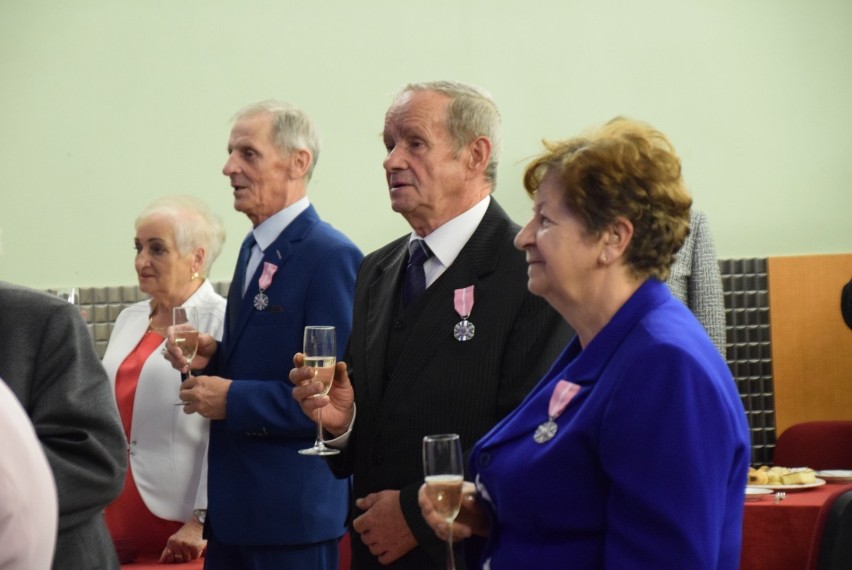 Złote Gody: kolejne pary z Gniezna świętowały jubileusz pożycia małżeńskiego [FOTO]