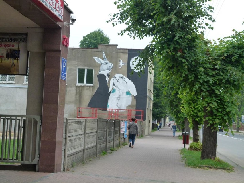 Powstaje nowy mural na ul. Łaskiej w Zduńskiej Woli. To nie koniec zmian w tym miejscu