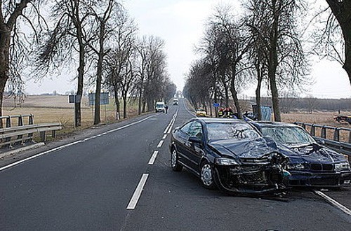 Wypadek pod Waleńczowem koło Kłobucka. Pięciu rannych i jedna ofiara śmiertelna