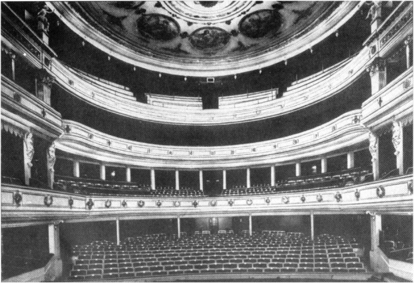 Widownia teatru miejskiego. Teatr działał od 1849 roku do II...