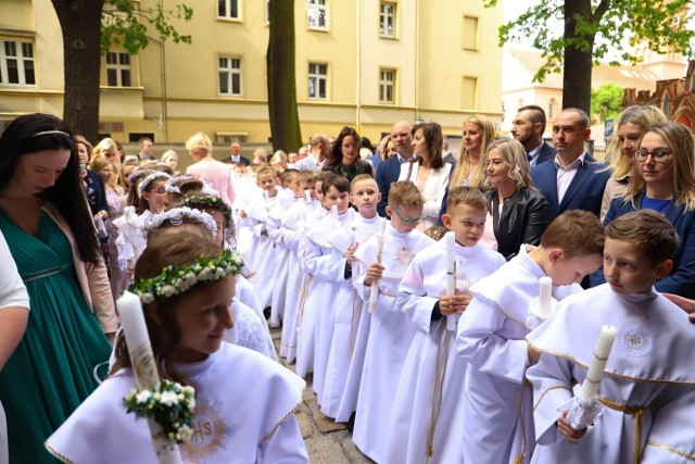 W sobotę (21.05) Pierwszą Komunię Świętą przyjęły dzieci w kościele pod wezwaniem świętego Jakuba w Toruniu.