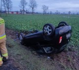 Wypadki w powiecie malborskim. Dachowanie na drodze krajowej nr 55 w Dębinie i zderzenie na DK 22 w Starym Polu