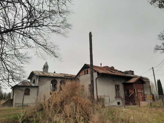 Niszczejący dawny dwór i kaplica w Koszycach Małych zostanie uratowany. Po renowacji zabytkowy budynek pełnić będzie funkcje muzealno-kulturalne
