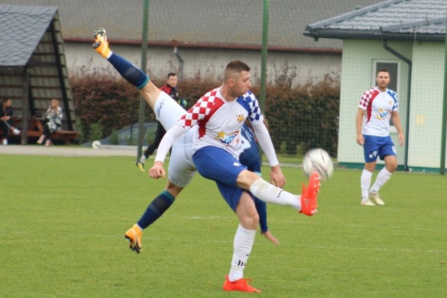 W meczu na szczycie IV ligi kujawsko-pomorskiej piłkarze Sportisu Łochowo przegrali na własnym boisku z Włocłavią 0:2. ZOBACZ ZDJĘCIA >>>>>
