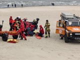 Sezon na plażowanie za rogiem. Strażacy wspólnie z ratownikami WOPR i SAR odbyli ćwiczenia. ZDJĘCIA