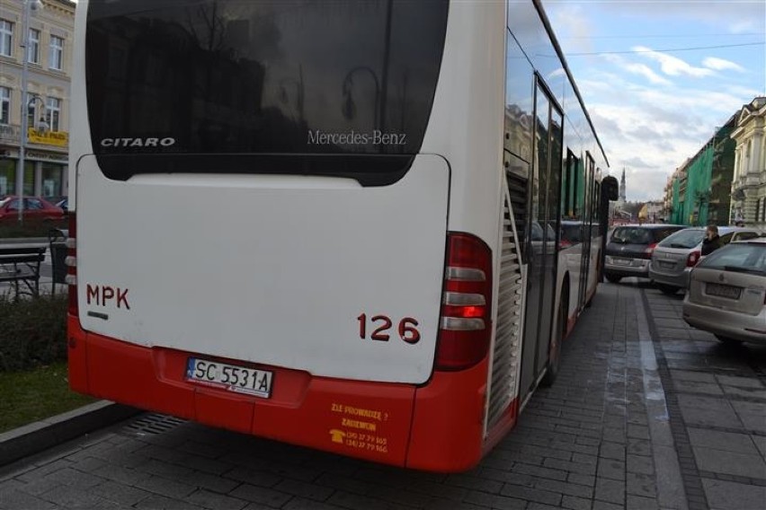 Częstochowa: Kierowca z Ełku zablokował aleję i centrum miasta [ZDJĘCIA]