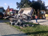 W Lubinie przewróciła się ciężarówka (FOTO)