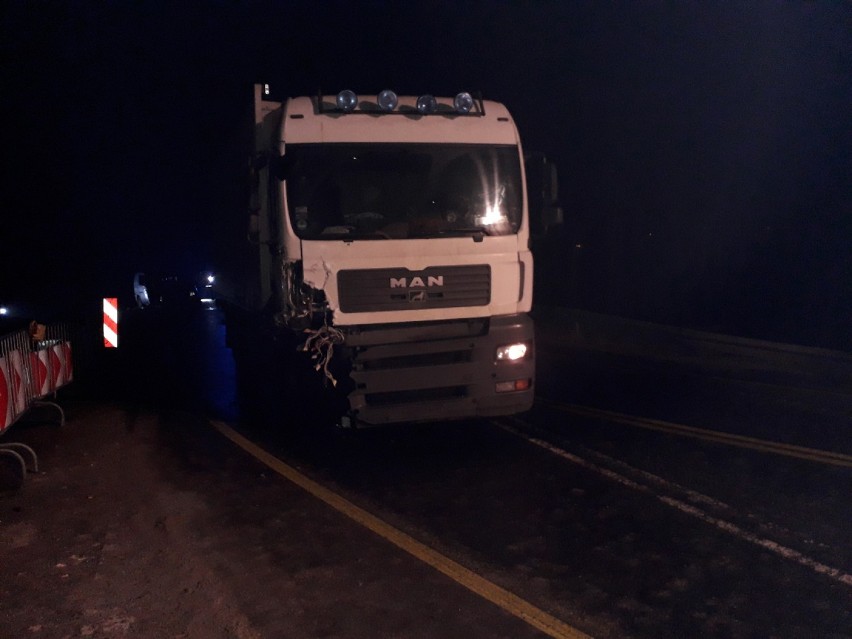 Tragiczny wypadek w regionie. Zderzenie busa z samochodem ciężarowym