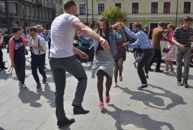 Swingowy Spacer po Piotrkowskiej, czyli Nowy Orlean w Łodzi