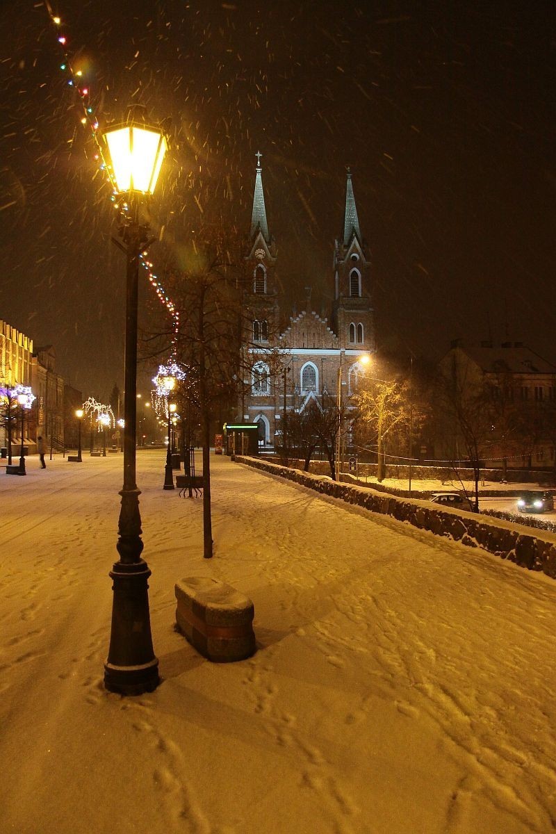 W Kutnie zimą jest kolorowo. Bajkowa sceneria w centrum miasta!