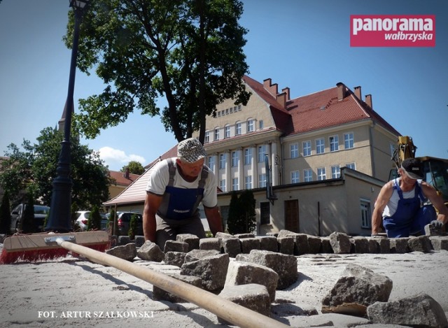 Trwa rozbudowa parkingu na ul. rycerskiej w Wałbrzychu. Powstanie osiem miejsc przystosowanych dla osób niepełnosprawnych