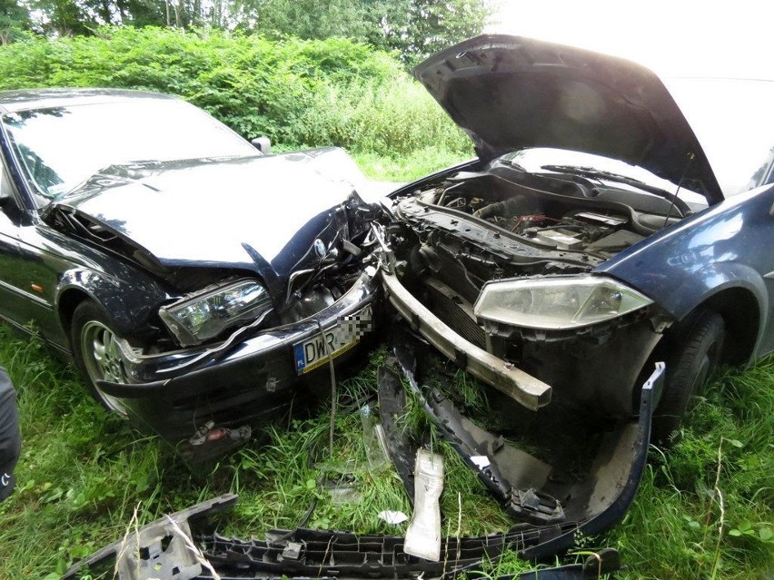 Wypadek przed Krobielowicami. BMW zderzyło się z renault (ZDJĘCIA)