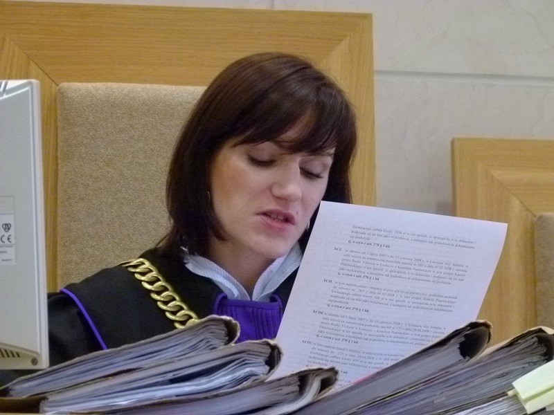 Sędzia Anna Gronkiewicz-Fastyn odczytuje wyrok SR w Łowiczu