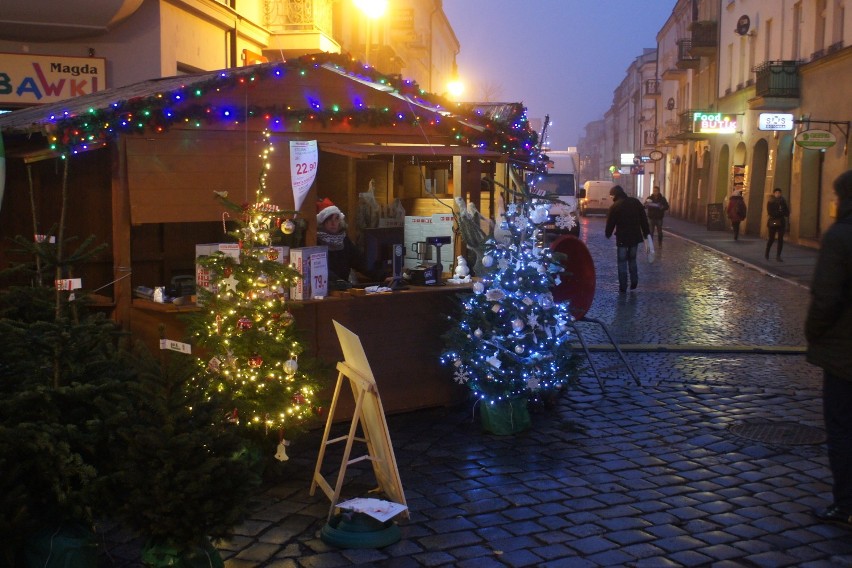 Jarmark bożonarodzeniowy w Kaliszu i mikołajki na rynku