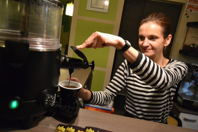 Ewelina Wieczorkowska bardzo lubi swoją pracę. Zwłaszcza, kiedy goście kawiarni mówią, iż czekolada bardzo im smakowała.