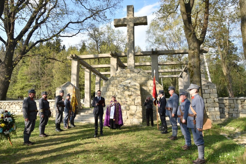 Sękowa. 107. rocznica Bitwy pod Gorlicami. Na cmentarzu nr 80 skromna uroczystość z modlitwą za poległych [ZDJĘCIA]
