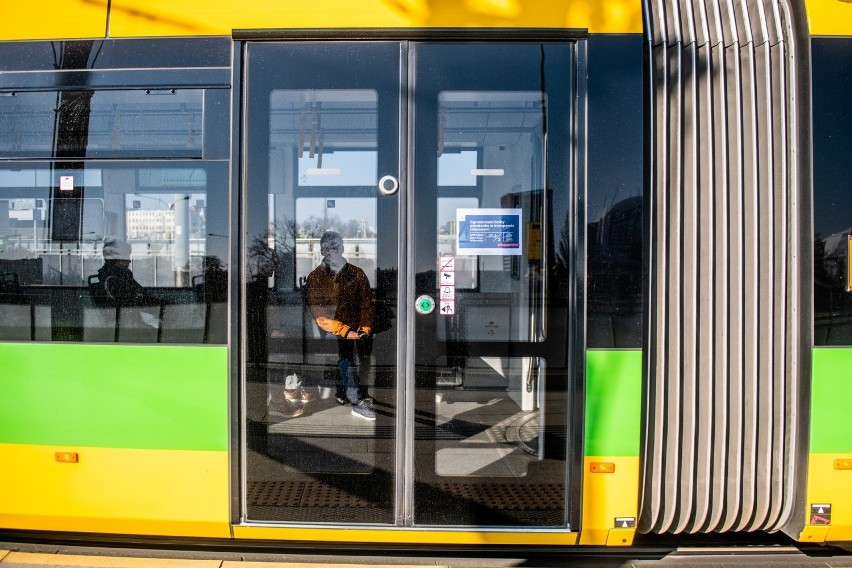 Koronawirus w Poznaniu: MPK Poznań wzmacnia najbardziej oblegane linie tramwajowe w czasie porannego i popołudniowego szczytu