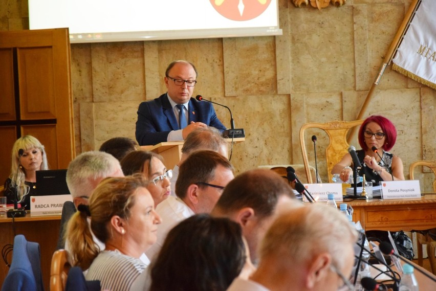 Radni Kraśnika decydowali o wotum zaufania i absolutorium dla burmistrza. Omówiono raport o stanie Miasta Kraśnik(ZDJĘCIA)