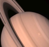 Minęło 35 lat odkąd sonda Voyager 2 przybliżyła nam Saturna (zdjęcia)