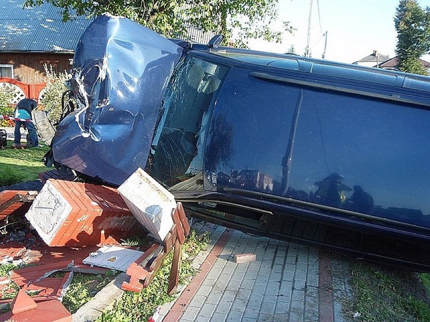 Wypadek w Pysznicy. Ranny kierowca trafił do szpitala
