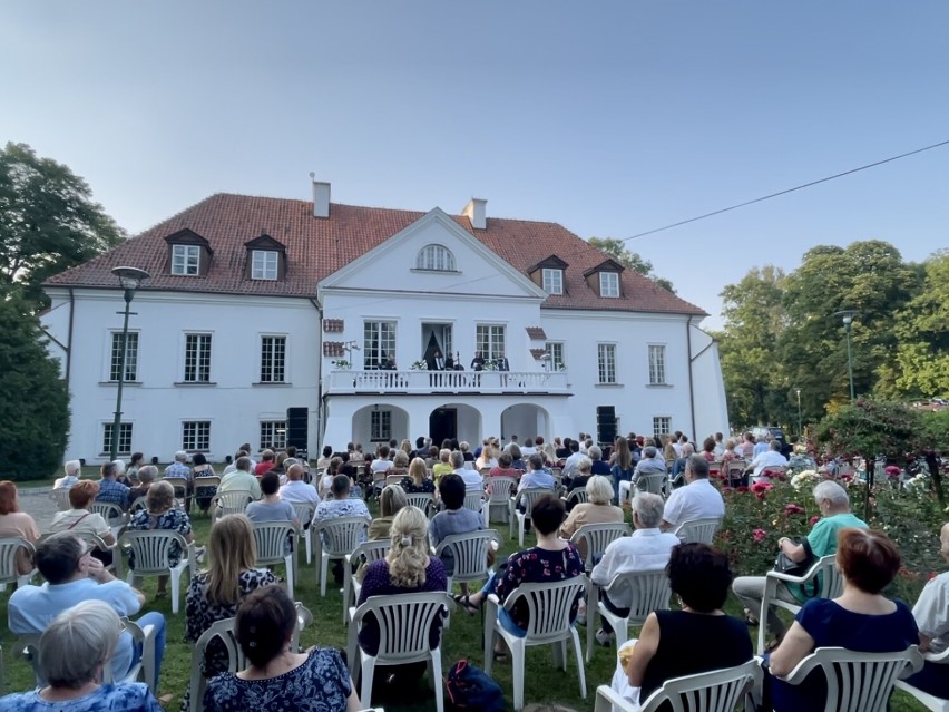 Dwór w Kalinowej ożył. Był niezapomniany koncert oraz...