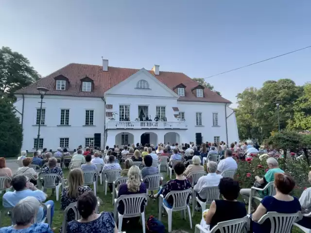 Dwór w Kalinowej ożył. Był niezapomniany koncert oraz wernisaż