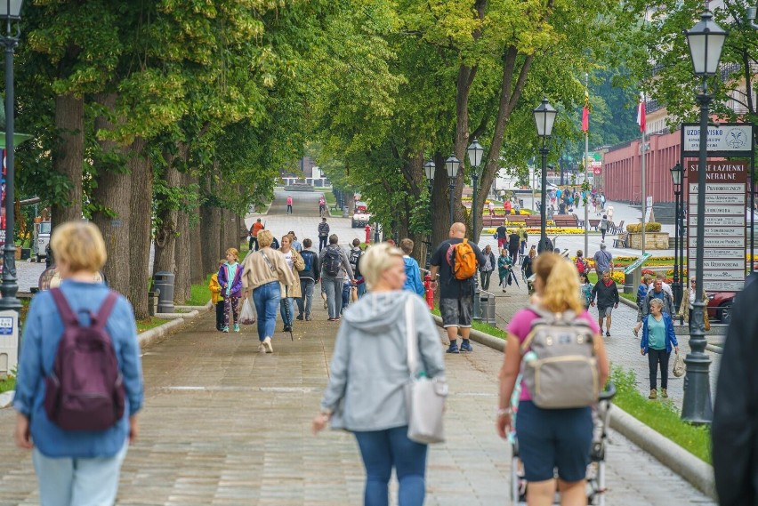 Pięcioetapowy remont w centrum Krynicy zakończony. Turyści...