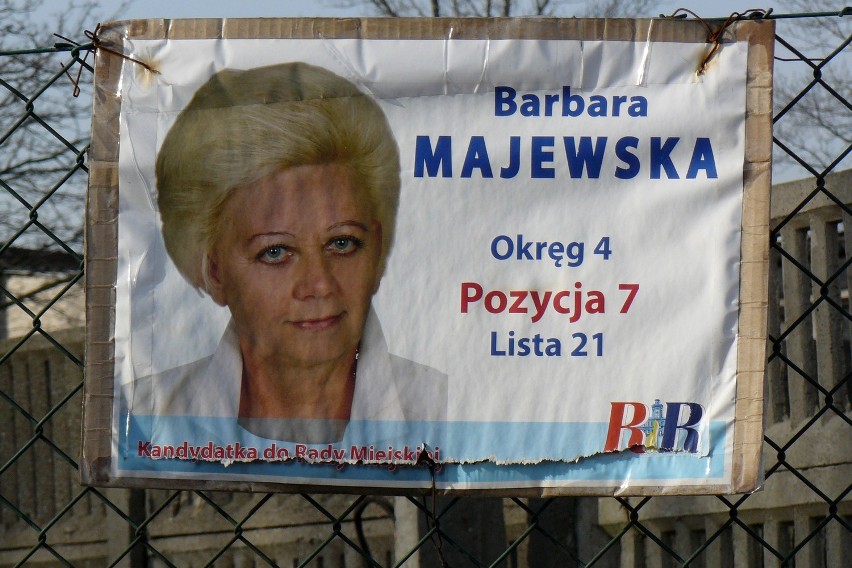Plakat na jednym z płotów przy ul. Młodzowskiej, w pobliżu...