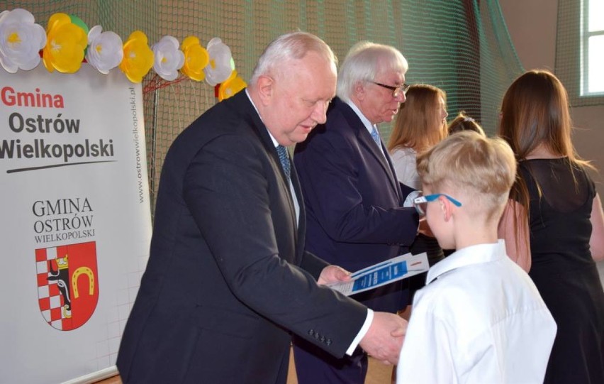 Prawie 140. uczniów z Gminy Ostrów Wielkopolski odebrało Nagrody Wójta Gminy Ostrów Wielkopolski